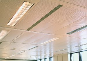 plafond métallique remis en peinture par système électrostatique