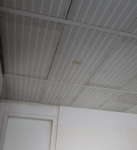 Plafond métallique avant intervention SBMT