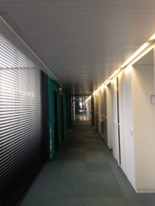 plafond et portes remis en peinture par système électrostatique