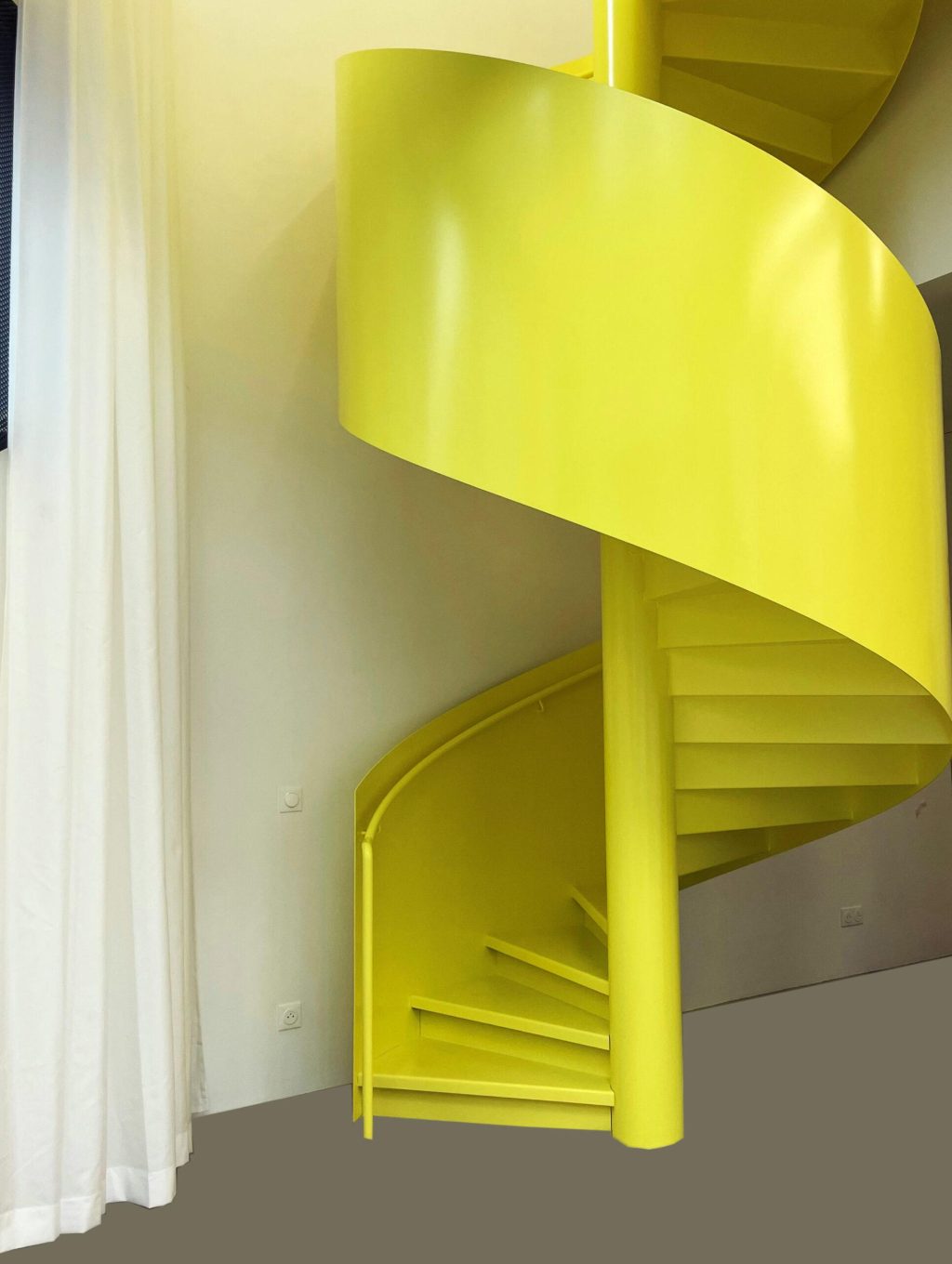 ESCALIER JAUNE